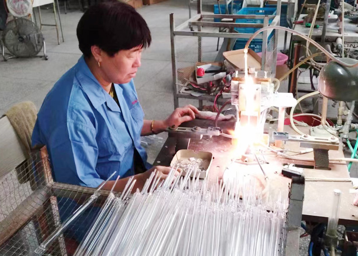 Es un fabricante profesional de lámparas UV.